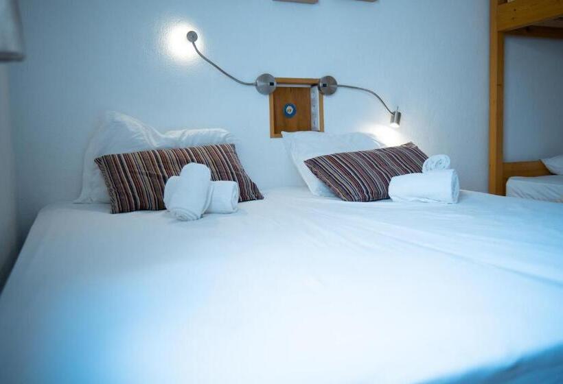 اتاق استاندارد چهار تخته, Wax Hostel