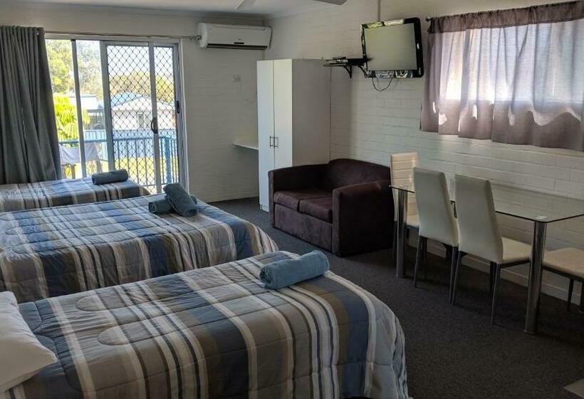 Семейный Номер, Harrington Village Motel