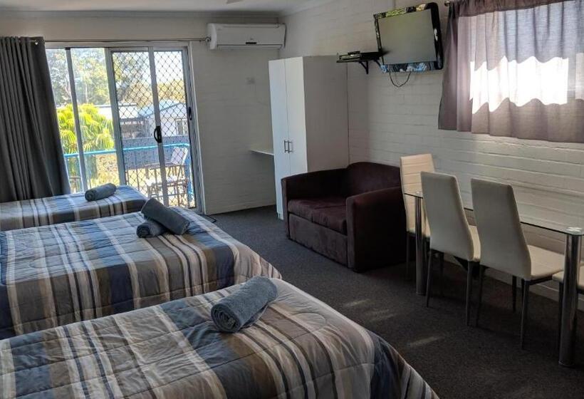 Семейный Номер, Harrington Village Motel
