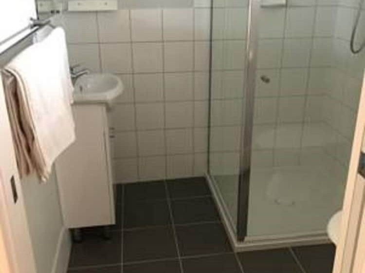 Семейный Номер, Castlereagh Motor Inn