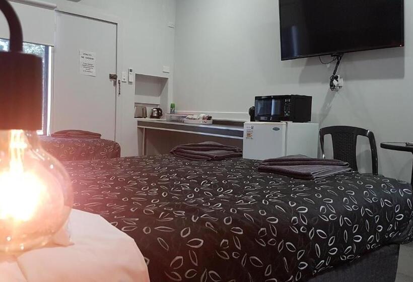 Номер Стандарт, Motel24seven And Apartments