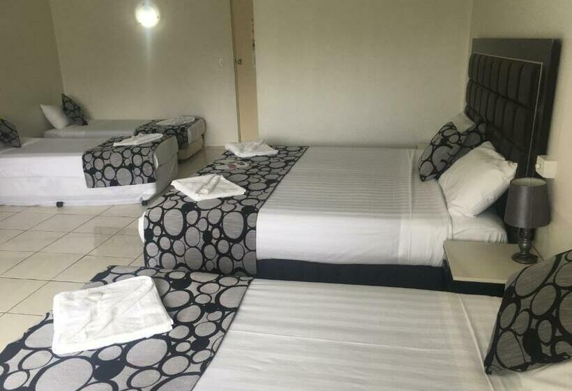 Семейный Номер, Tweed Central Motel