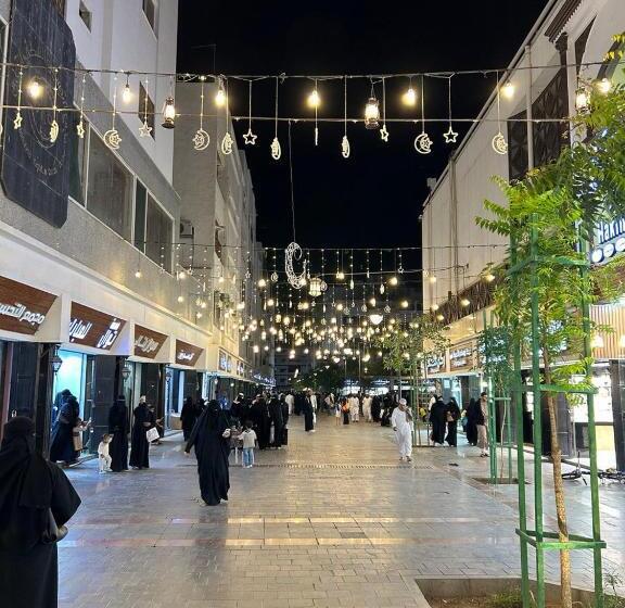 اتاق لوکس سه تخته, Madinah Deluxe