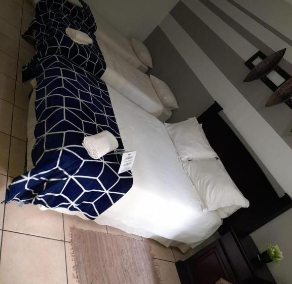 Семейный Номер, Charis Guesthouse