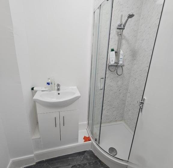 דירת חדר, Livestay Affordable En Suite Studio Rooms In London, N14