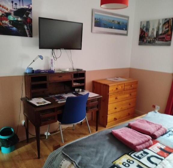 Номер Стандарт Вид на Горы, Chambre Rouge Dans Maison Avec Parking