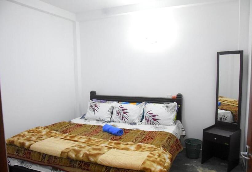 带共用浴室的标准房间, Brindha Room S