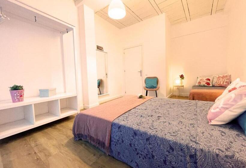 Трежместный Номер Economy, Gothic Near The Beach Rooms