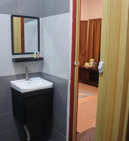 Трехместный Номер Superior, Bunga Raya Resort Parit Buntar