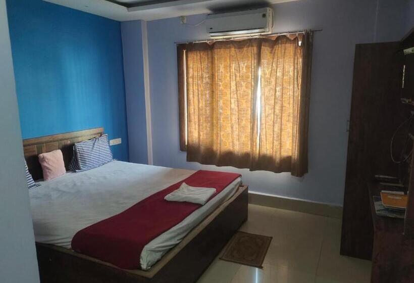 اتاق لوکس با تخت بزرگ, Tara Lodge Grand Road Puri   Near Jagannath Temple   Best Location