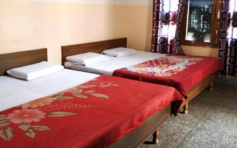 غرفة ديلوكس رباعية, Gayatri Guest House Haridwar Near Railway Station   Ganga Ghat   Best Hotel In Haridwar