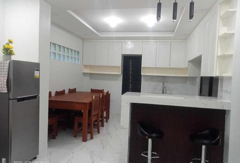 Семейный Номер, Manel Guest House