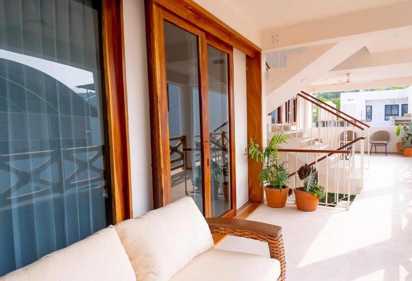 带阳台套房, Casa Victoria Puerto Escondido Beach