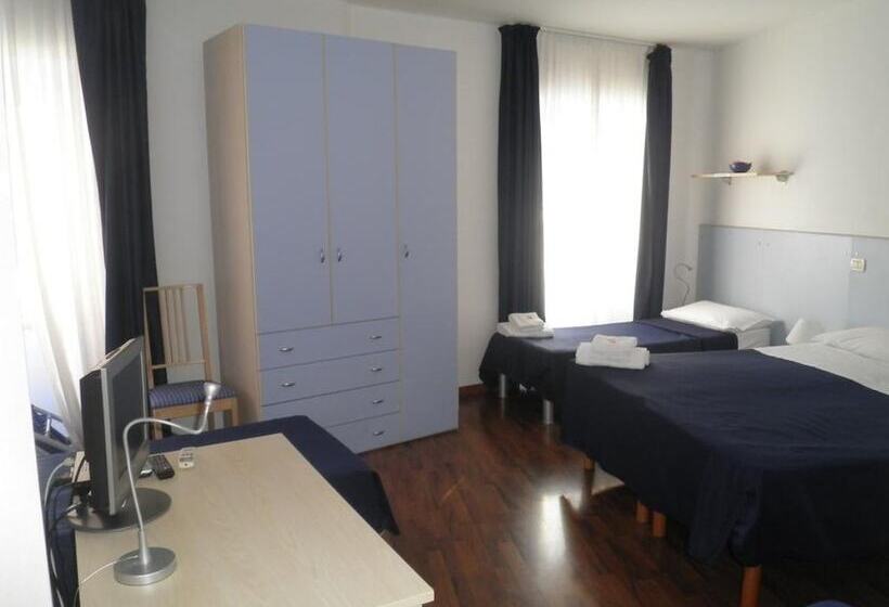 غرفة قياسية رباعية, La Bussola