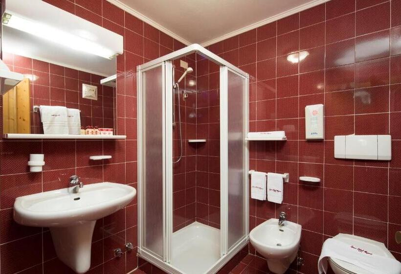اتاق استاندارد با چشم‌انداز کوهستان, Sport Hotel Majarè