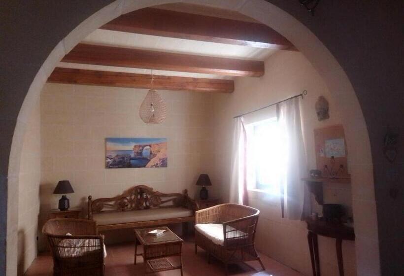 اتاق خانوادگی, Bed And Breakfast Dar Tal Lumija