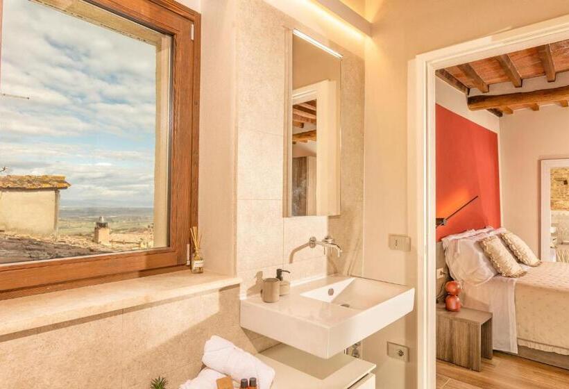 デラックスルーム, Palazzo Falcinelli Luxury Room In Montepulciano Center With Elevator