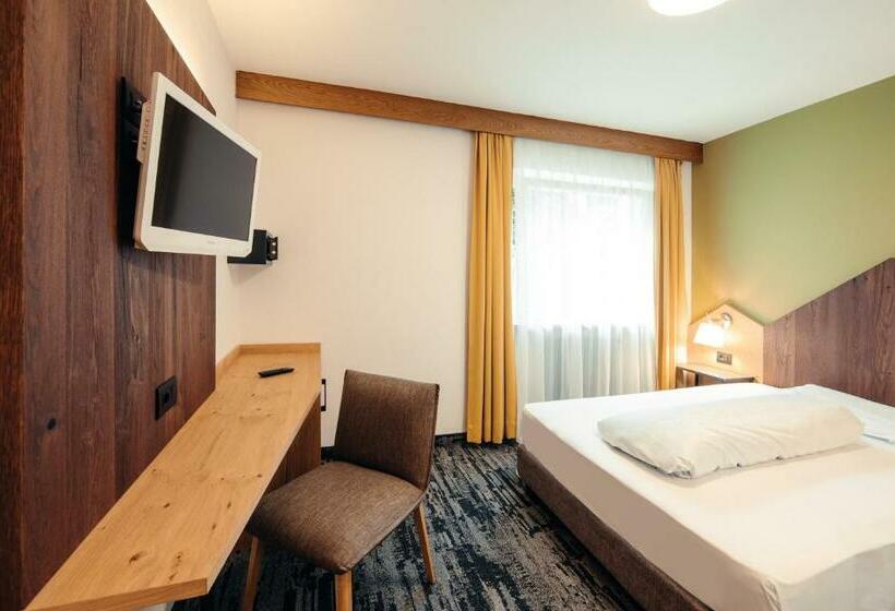 Classic room with balcony, Ludwigshof & Luvina