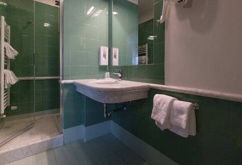 Номер Стандарт Трехместный, Portavaldera