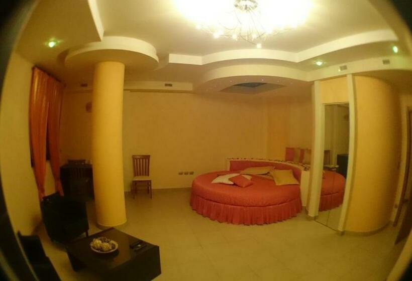 جناح, Sette E Mezzo