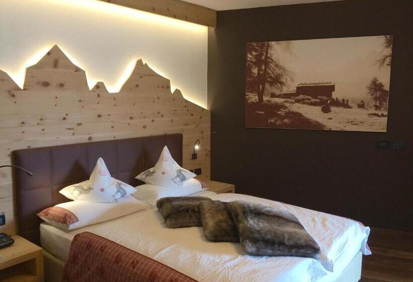 سوئیت با بالکن, Nature Wellness Hotel Renato