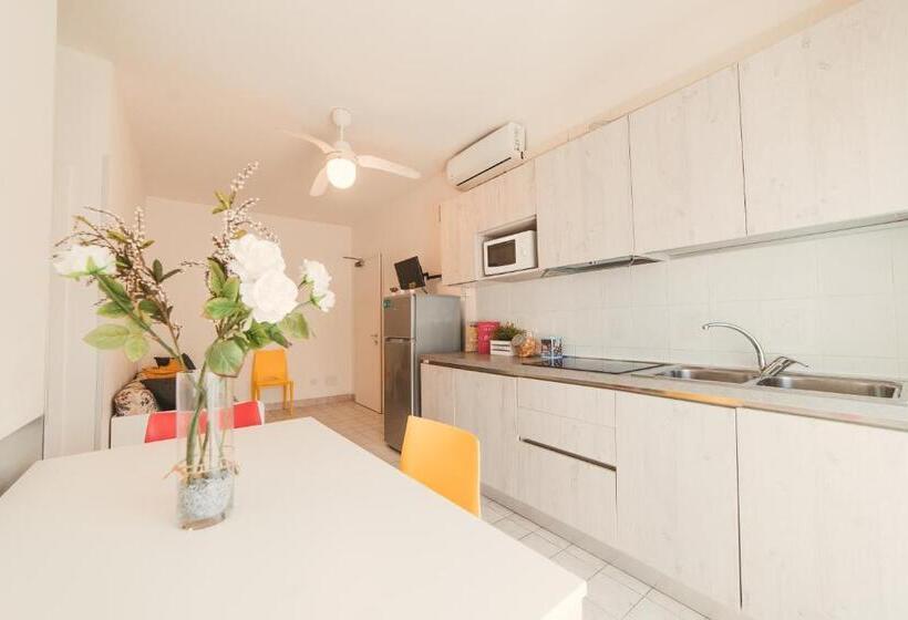 带2个卧室带海景的公寓, Residence Nova Marina