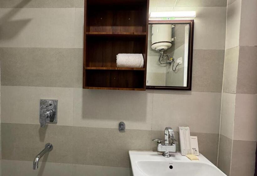 스탠다드 룸 산 전망, Shelton Blu Resort Jim Corbett