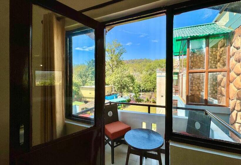 스탠다드 룸 풀장 전망, Shelton Blu Resort Jim Corbett