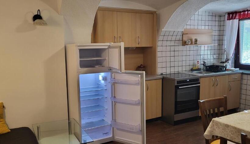 آپارتمان خانوادگی 2 خوابه, Rooms & Apartments Kepic, Airport Accomodation