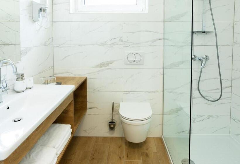 اتاق سوپریور سه تخته, Rooms Gril