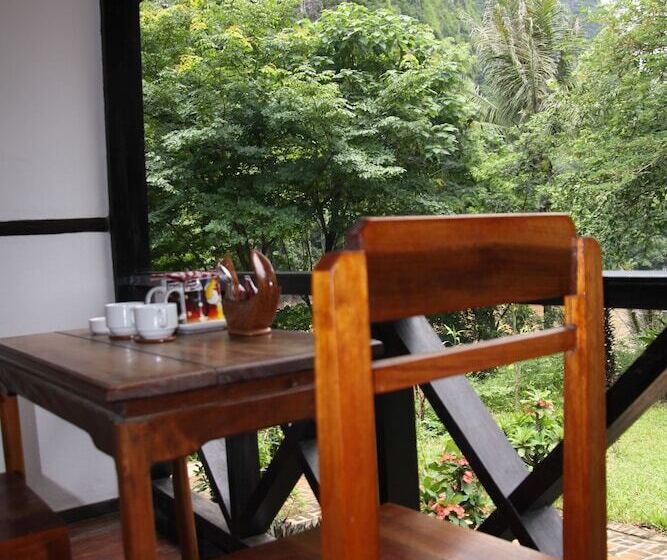 발코니가 있는 스탠다드 방갈로, Phaxang Resort Nong Khiaw
