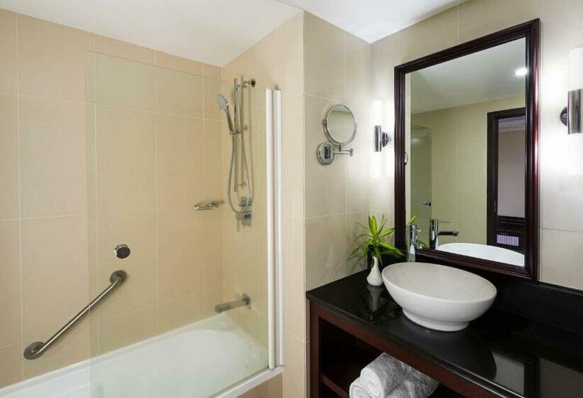 اتاق لوکس با تخت بزرگ, Sheraton Samoa Beach Resort