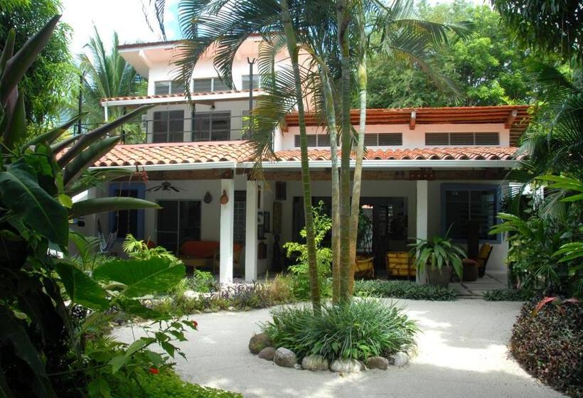 Номер Стандарт Вид на Сад, Togo B&b Farallon