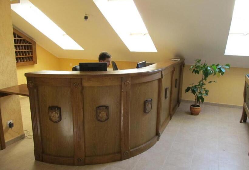 تختخواب در اتاق مشترک, Mini Hotel Na Pidgradskiy
