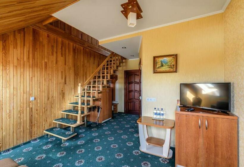 Duplex Junior Suite, Status