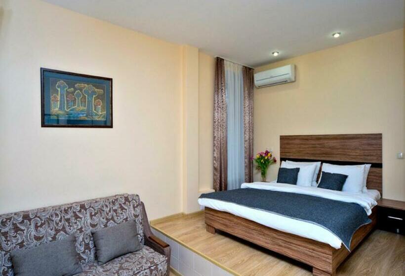استودیوی استاندارد, Sunday Apart