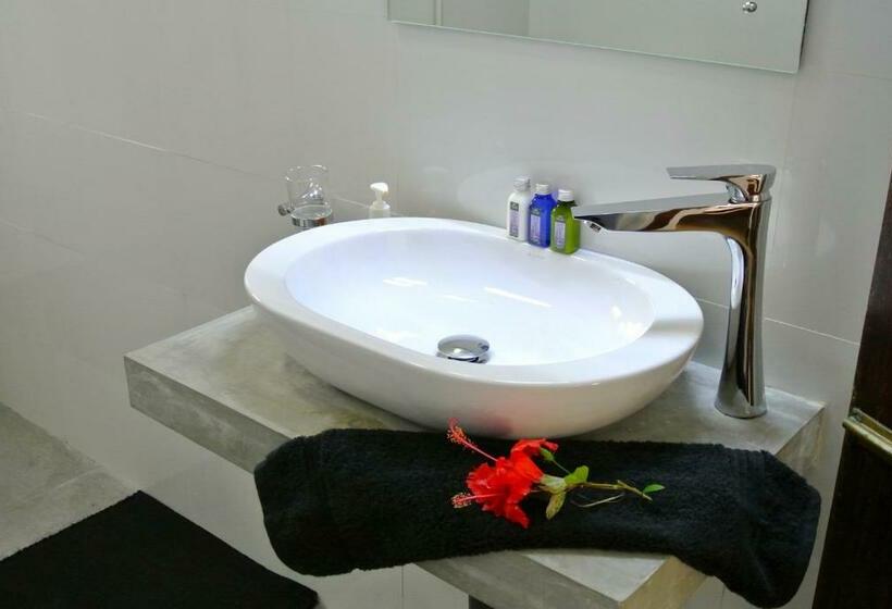 Номер Deluxe, 27 Spathodea  Oasis In The City