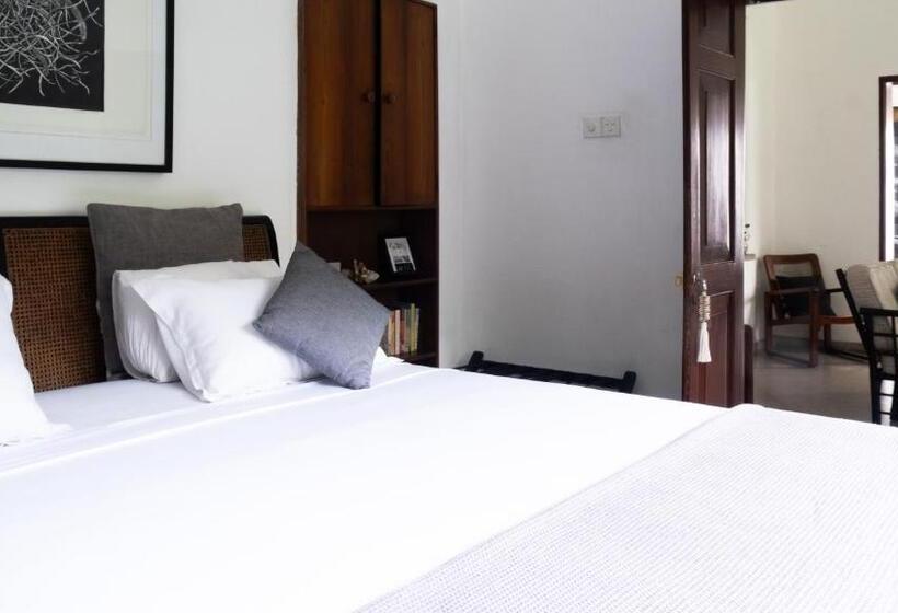 Номер Стандарт Вид на Сад, 27 Spathodea  Oasis In The City