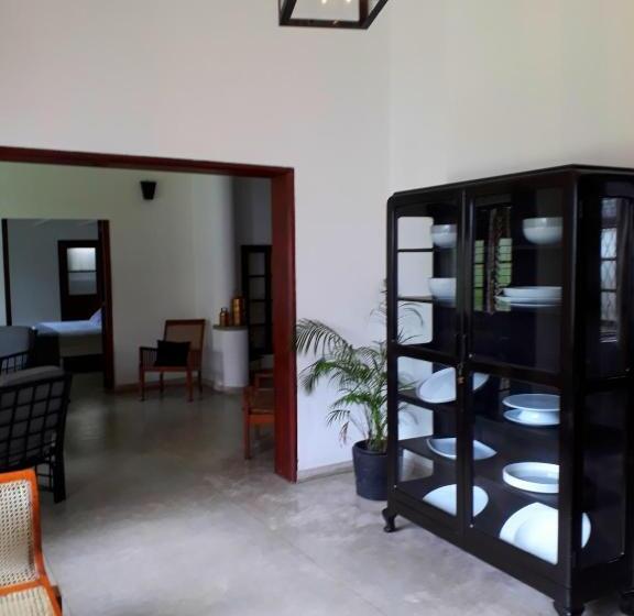 Номер Стандарт Вид на Сад, 27 Spathodea  Oasis In The City