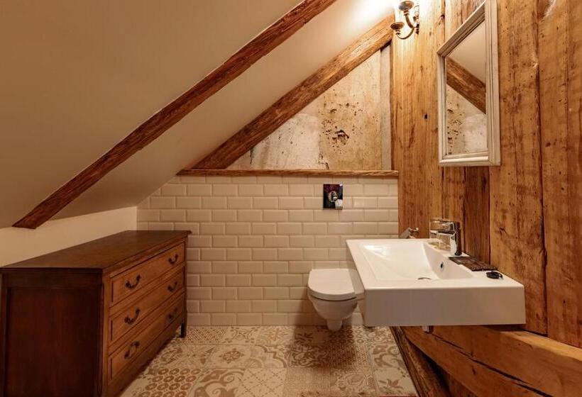 اتاق خانوادگی, Boutique Hotel Virkas Muiža