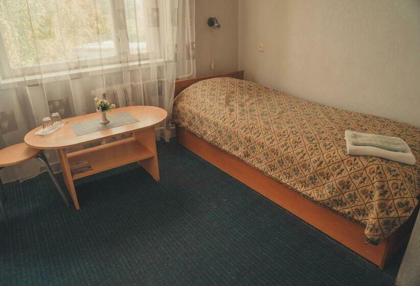 اتاق لوکس, L Pääsuke