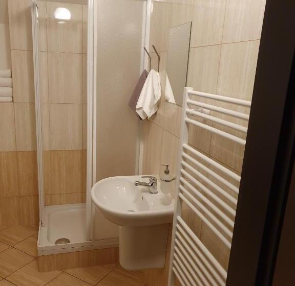 اتاق استاندارد چهار تخته, Palác