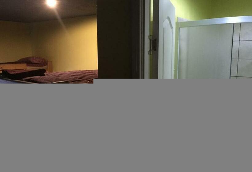 اتاق خانوادگی, Tolli Hostel & Holiday House