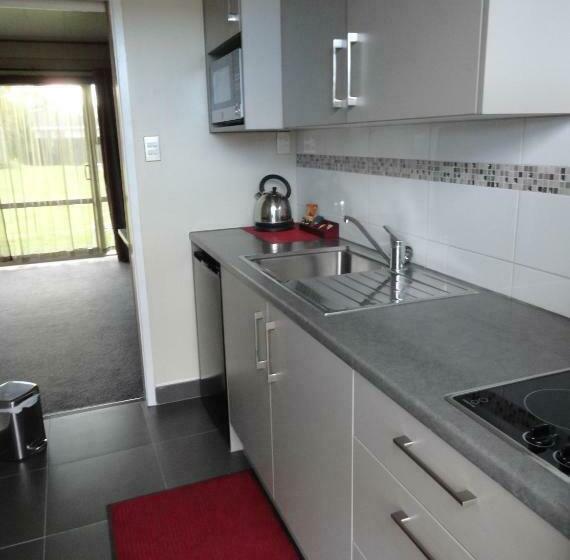 استودیوی استاندارد, Aarburg Airport Motel