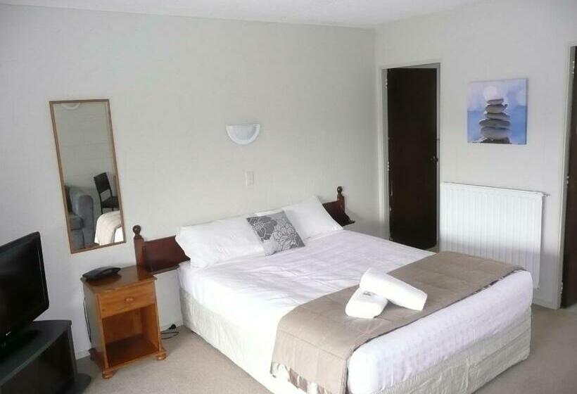 استودیوی استاندارد, Waterfalls Estate   Motel & Campground