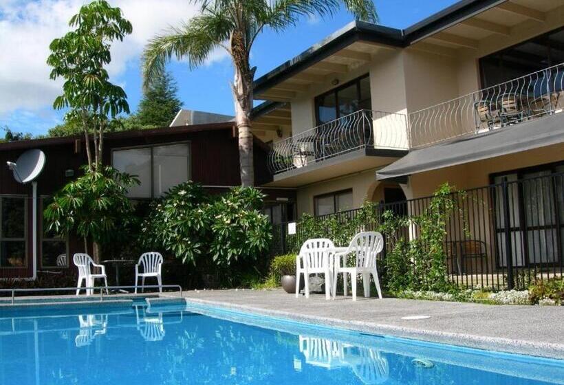 استودیوی استاندارد, Waterfalls Estate   Motel & Campground