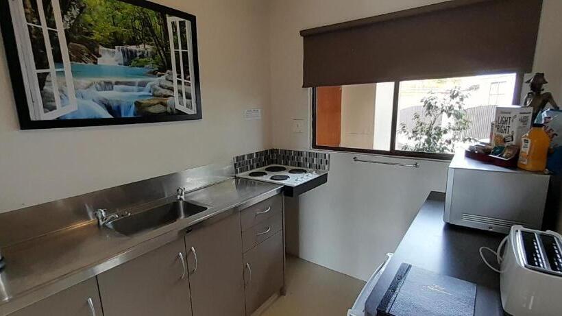 آپارتمان 1 خوابه همکف, Waterfalls Estate   Motel & Campground