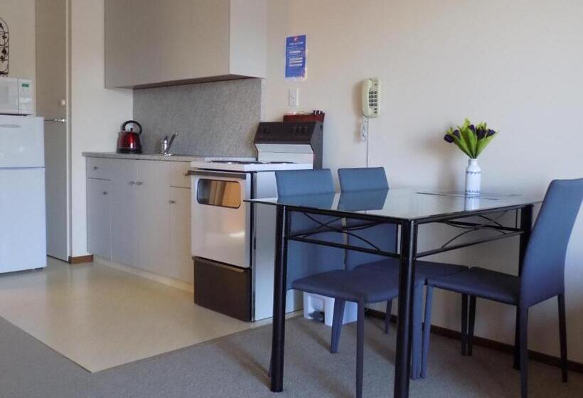استودیوی استاندارد, Garden City Motel