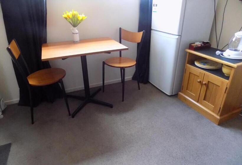استودیوی استاندارد, Garden City Motel