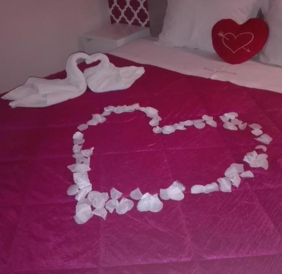 Romantic Room, Kamanga